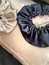 Load image into Gallery viewer, Satin Reversible Black &amp; Champagne Bonnet
